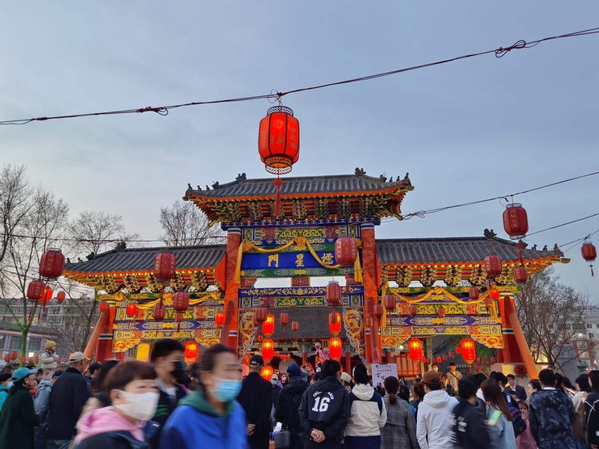 民俗演艺+琳琅美食古都的“夜经济”火起来了