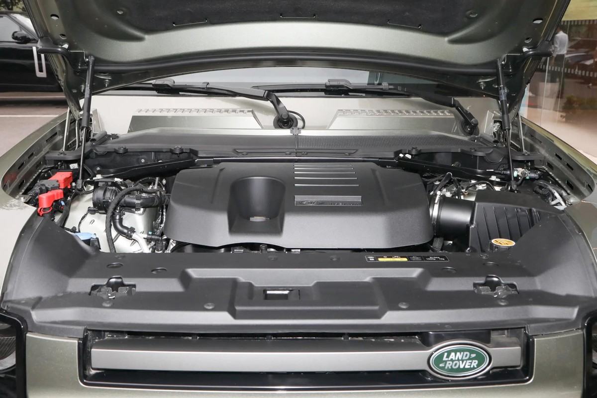 路虎卫士丐版越野能力,硬派越野舒适豪华路虎卫士