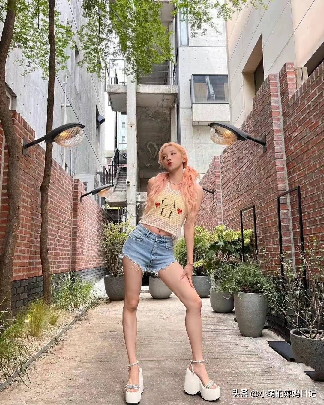 小个子穿高帮厚底小白鞋好看吗,矮个子的鞋子显高显脚小白鞋