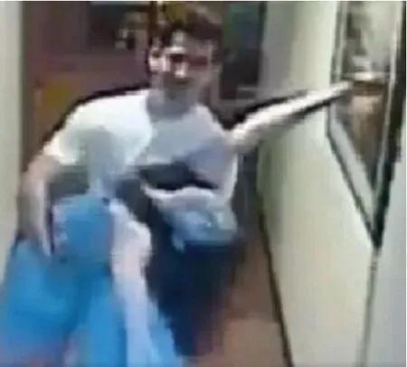 空姐跨年夜惨死在浴缸里，十一名男子有最大嫌疑，疑犯到底是谁？