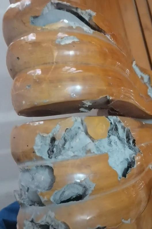 女子买实木沙发内部竟然全是水泥,网友花三百多买的沙发