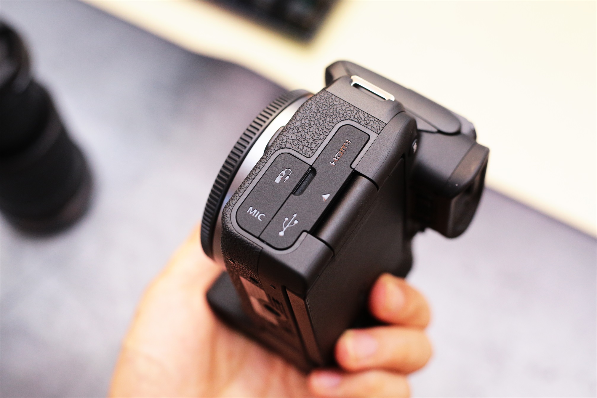 5d3跟r10拍照画质对比,单反佳能5d3值得入手吗