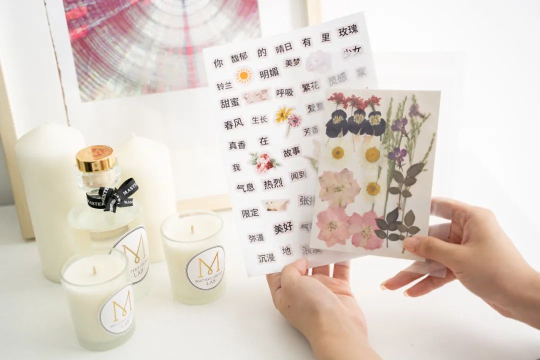 出道失败只因“不是男的”？她的同款“大师香薰”如今却全网疯抢