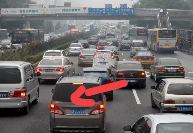 汽车灯光怎么调左右,汽车灯光怎么打开