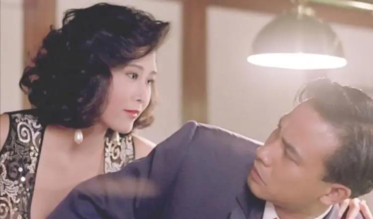 “性感女神”一脱成名，全裸出镜混成影后，玩够了嫁豪门生活幸福