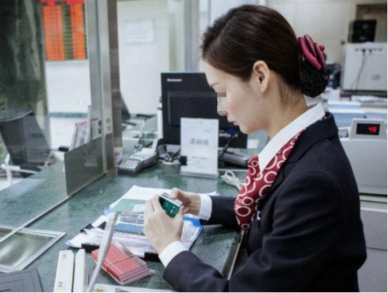 别再天天盯着考什么公务员,公务员福利待遇是不是比企业好