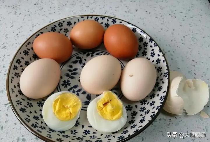 水煮蛋怎么煮蛋黄不会破,水煮蛋去蛋壳的正确做法