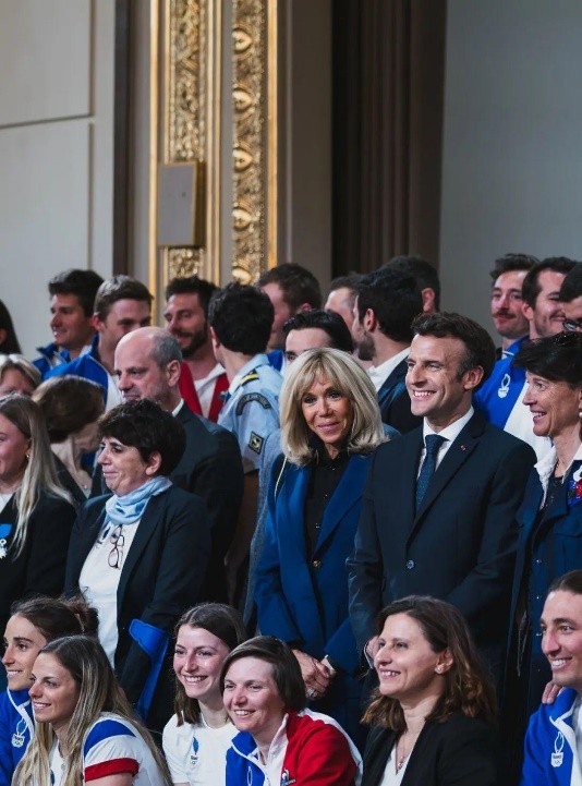 布丽吉特与马克龙相差几岁,布丽吉特整容成功了吗