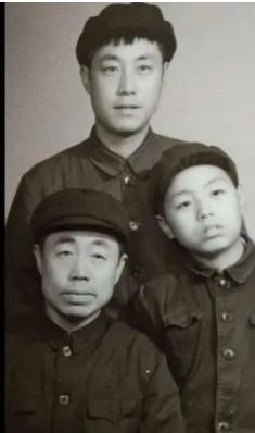 当年的父亲：饱经沧桑，很像“大人”