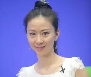 事实证明，为了钱选择当“裸模”的汤加丽，已经走上了另一条路