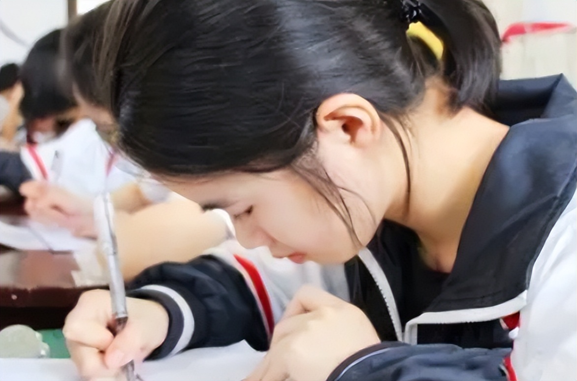 高中生自创饺子字体学校纷纷效仿,好看的饺子字体