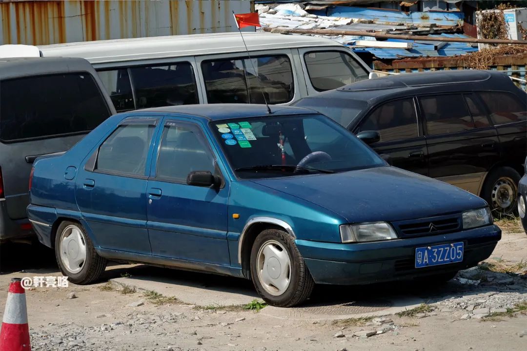 三厢神龙富康988有多重,2006款神龙富康1.4