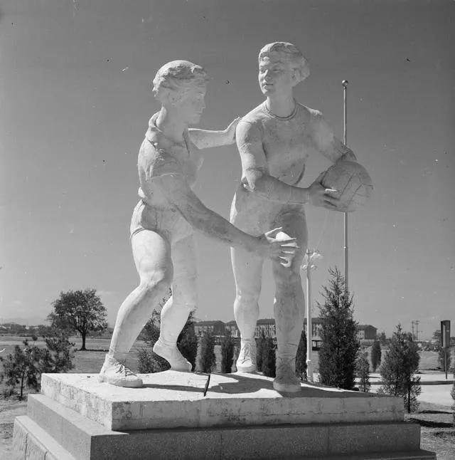 北京体育场雕塑工作室,北京工人体育馆门口雕塑原型