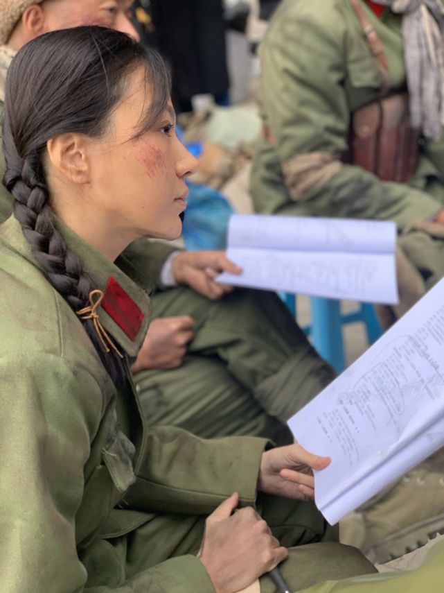 和杨紫飙戏受冯小刚赏识，北大校花彭高唱：北漂13年，我输得彻底