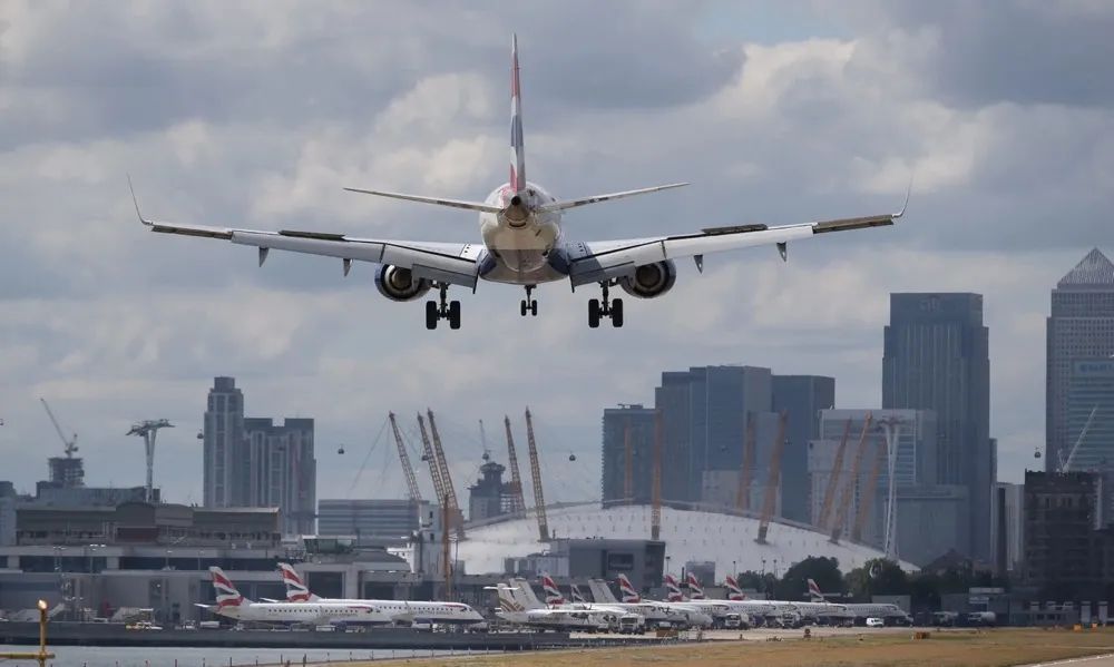飞机暴力驱赶乘客真实事件,飞机上的暴力事件