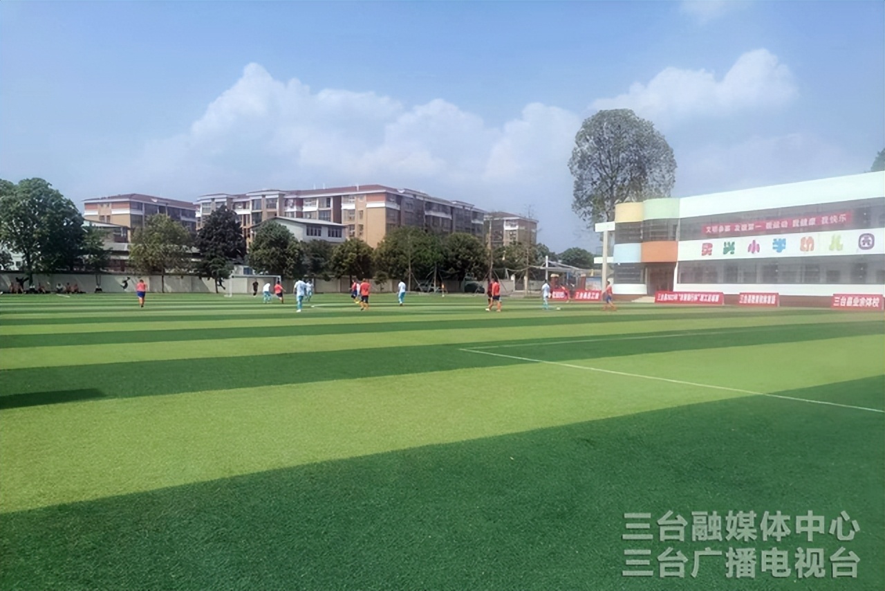 三台县学校运动场图片,三台新足球广场
