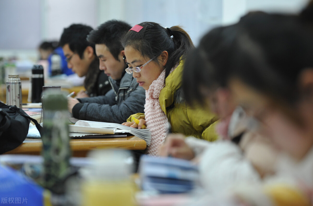 大学辅导员无编制工资怎么样,辅导员也是在编嘛