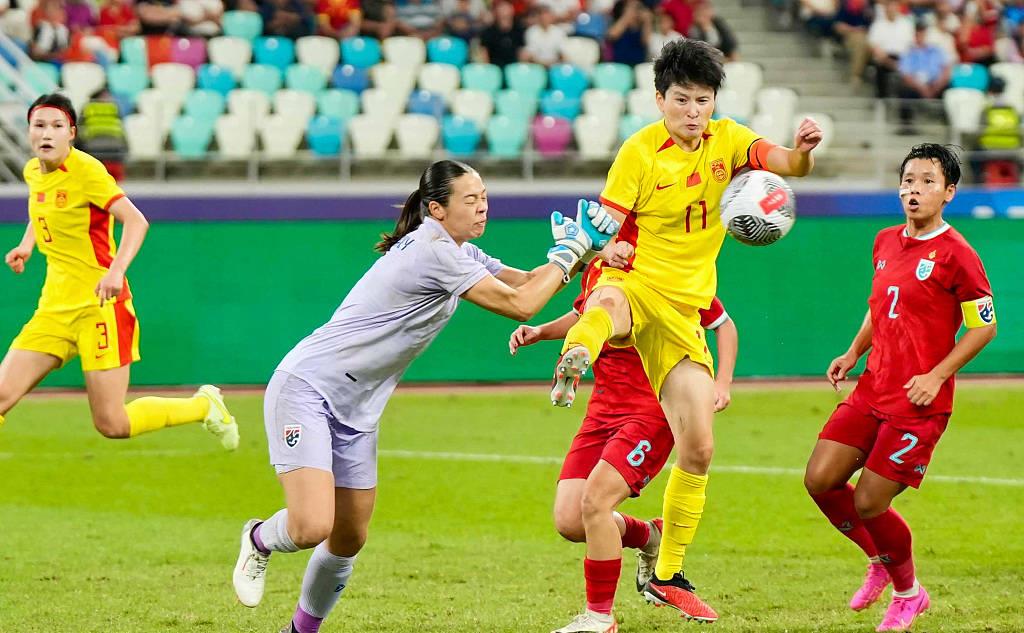 狂虐82分钟！带刀后卫变身前卫，3球3助攻！震撼表现！