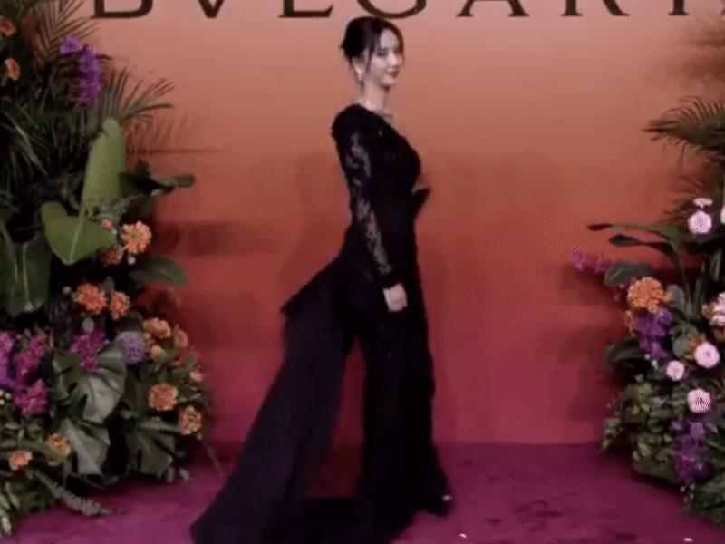 赵露思红毯一言难尽,赵露思倪妮红毯