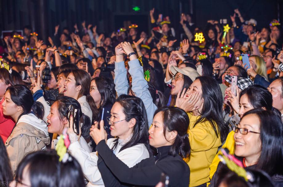 王源重庆演唱会互动,王源18岁重庆演唱会现场