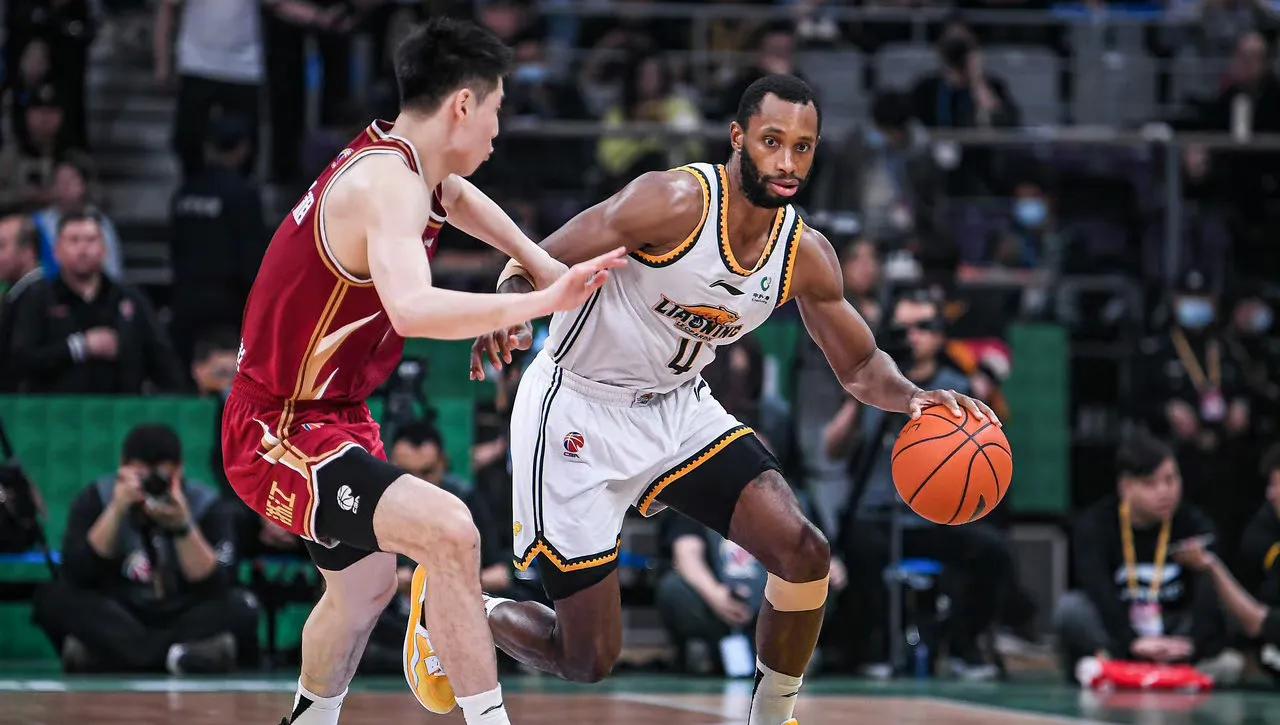 辽篮大胜郭艾伦杨鸣,杨鸣谈赵继伟要离开辽篮