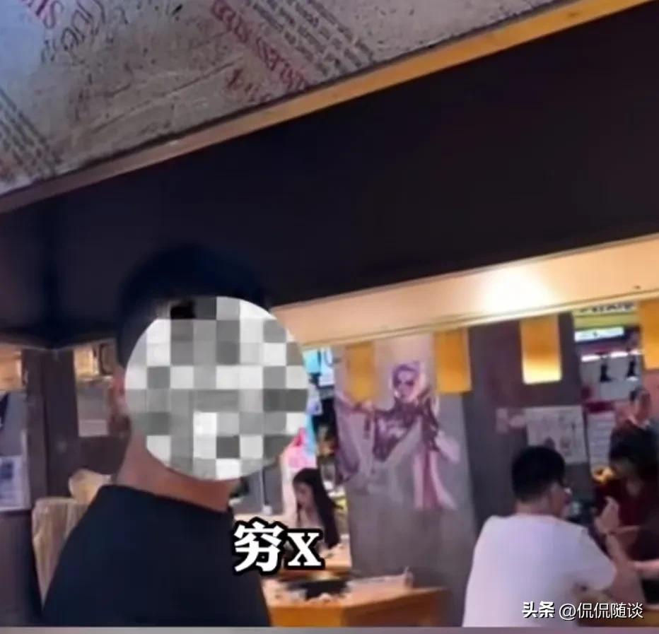 游客花115元买8根炸串被骂,游客115元买8根串被骂穷