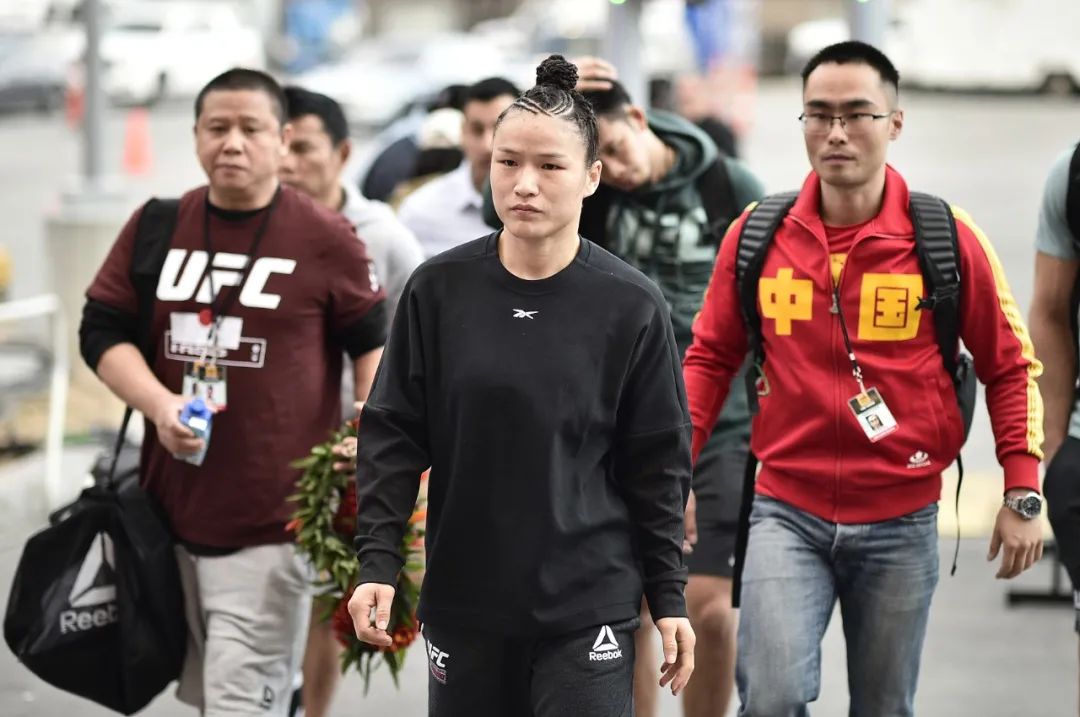 张伟丽重新夺回金腰带是什么时候,张伟丽金腰带要退回去吗