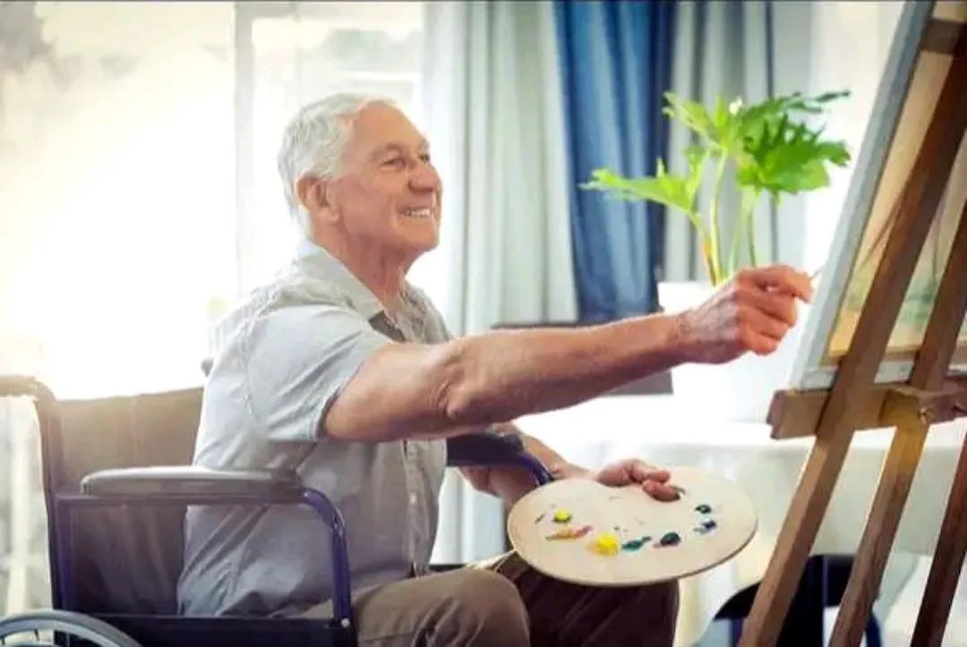 如何照顾骨质疏松老人,中老年人怎样保护骨骼营养健康