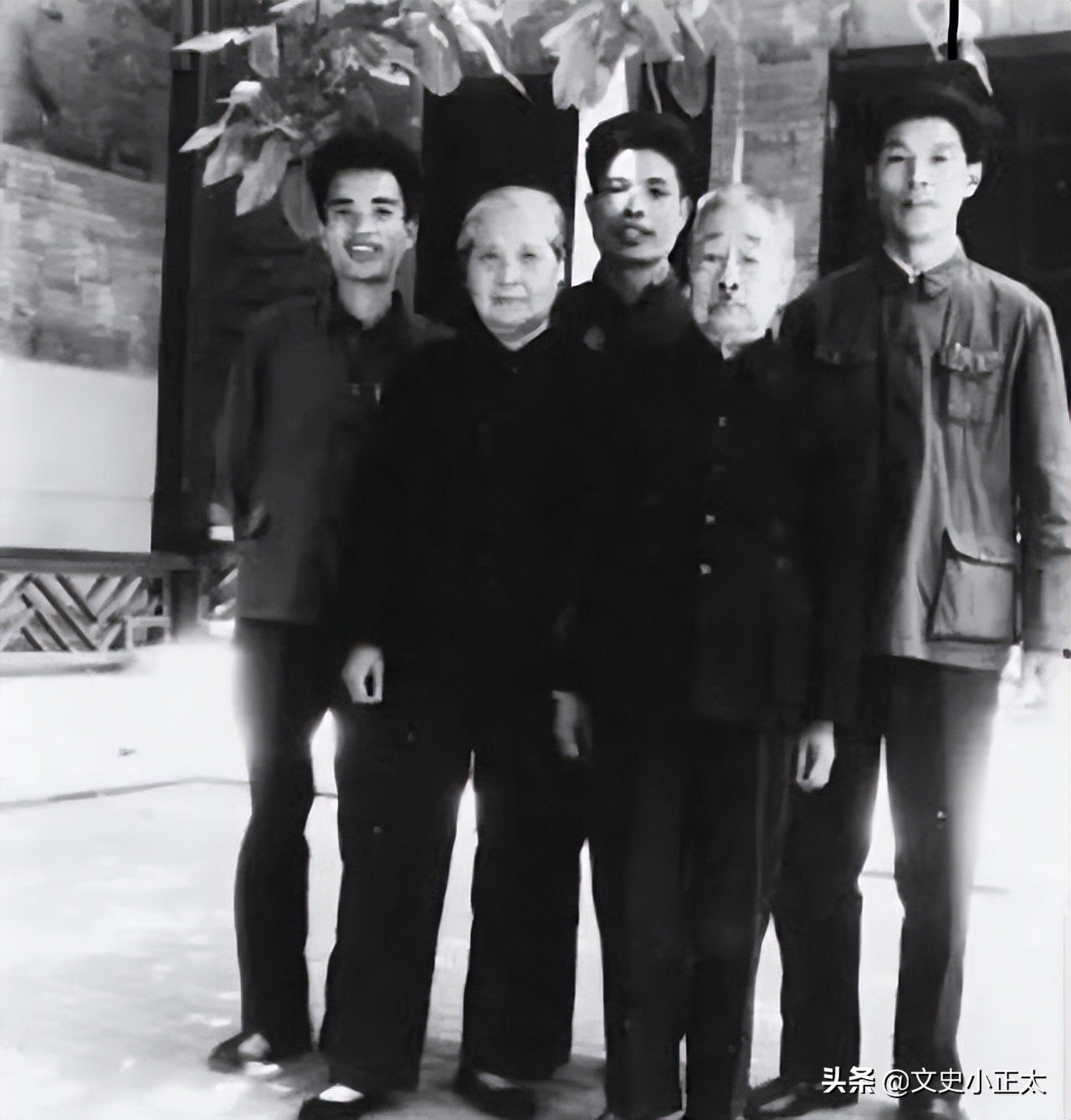 鲁迅儿时玩伴闰土的后人现在咋样,鲁迅闰土的后代100年后再聚首