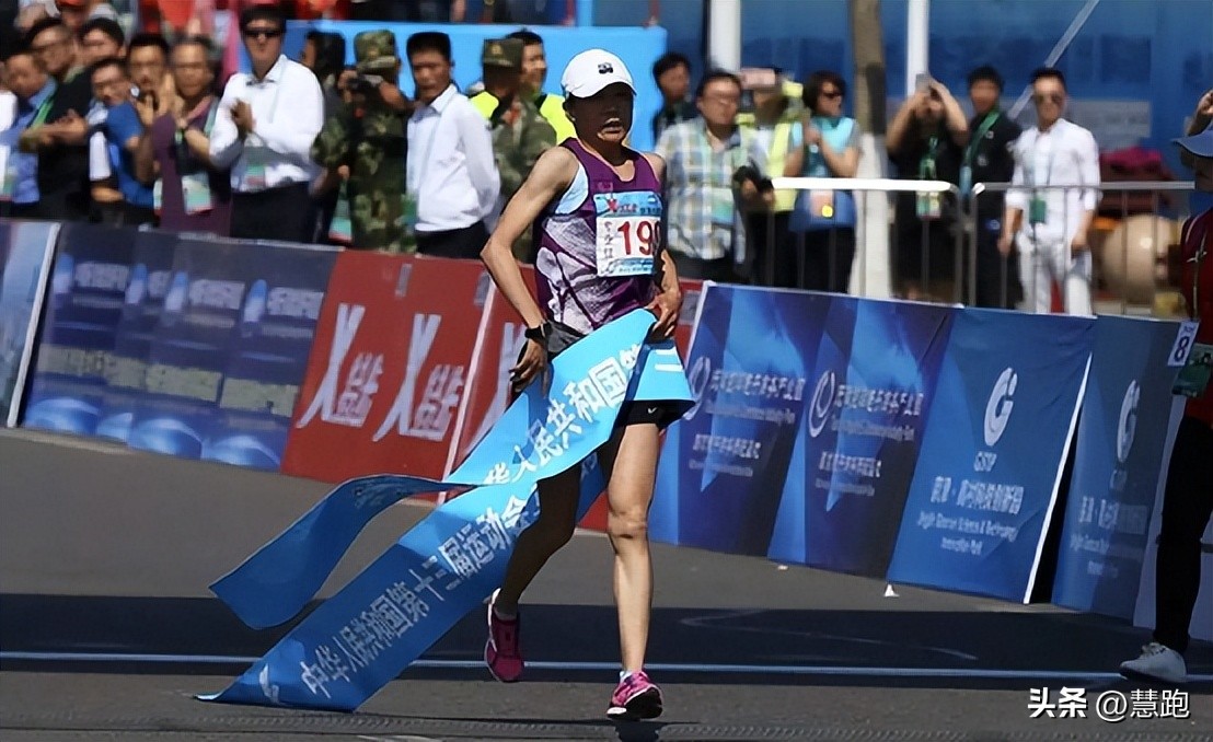 吕小军父母看吕小军夺冠视频,举重冠军吕小军的纪录