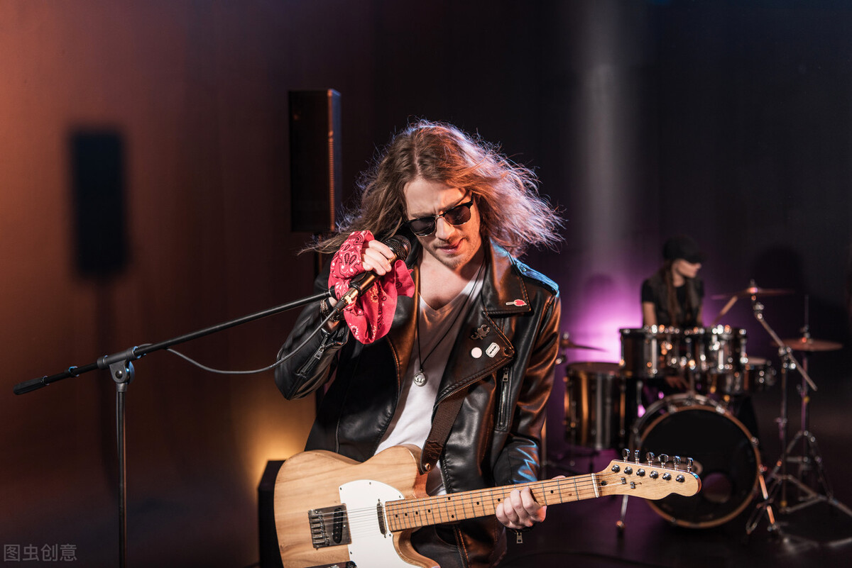 唱歌时感觉嗓子被压着美声,唱歌总是压着嗓子唱不出来怎么办