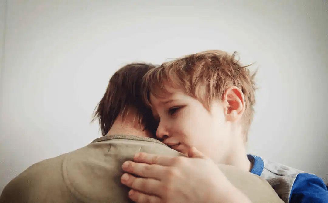 父母打骂孩子后，请记得对他们说4句话，减缓心理伤害