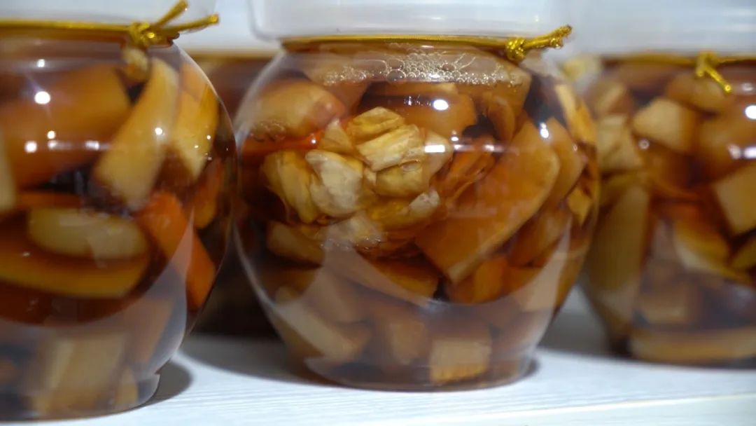 靖西汉子做“酸嘢”，10万单库存竟一天卖空