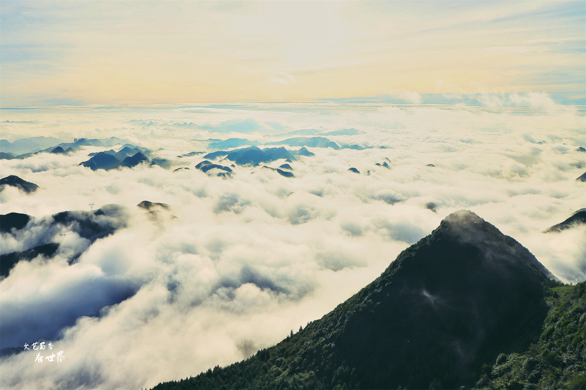 退休了,每年夏天都去六盘水,19℃不用开空调,风光秀美环境宜人