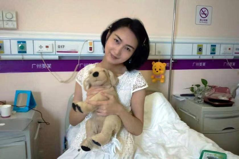 变性人刘婷纹眉毛,变性人刘婷隆胸手术