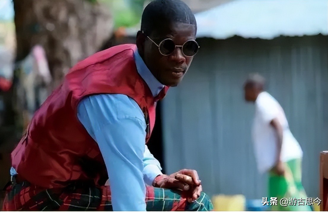 非洲贫民窟里的“上流绅士”:宁愿捡垃圾搬砖,也要全身名牌