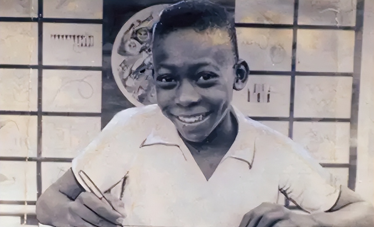 82岁球王贝利已进入临终关怀阶段,球王贝利坎坷的传奇成名之路