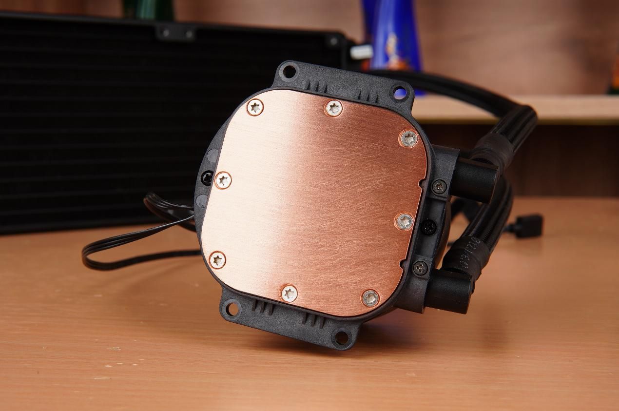 可以装多个硬盘的主机箱,带可插拔硬盘盒的主机