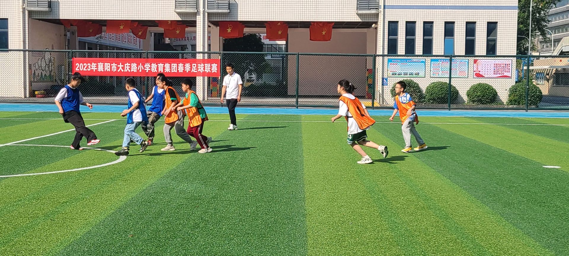 足够精彩校园足球联赛火热进行中,大庆路小学足球比赛