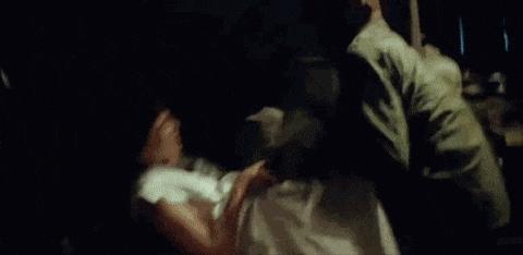 影视圈中令人胆颤的假戏真做，究竟是真的敬业，还是在借戏霸凌？