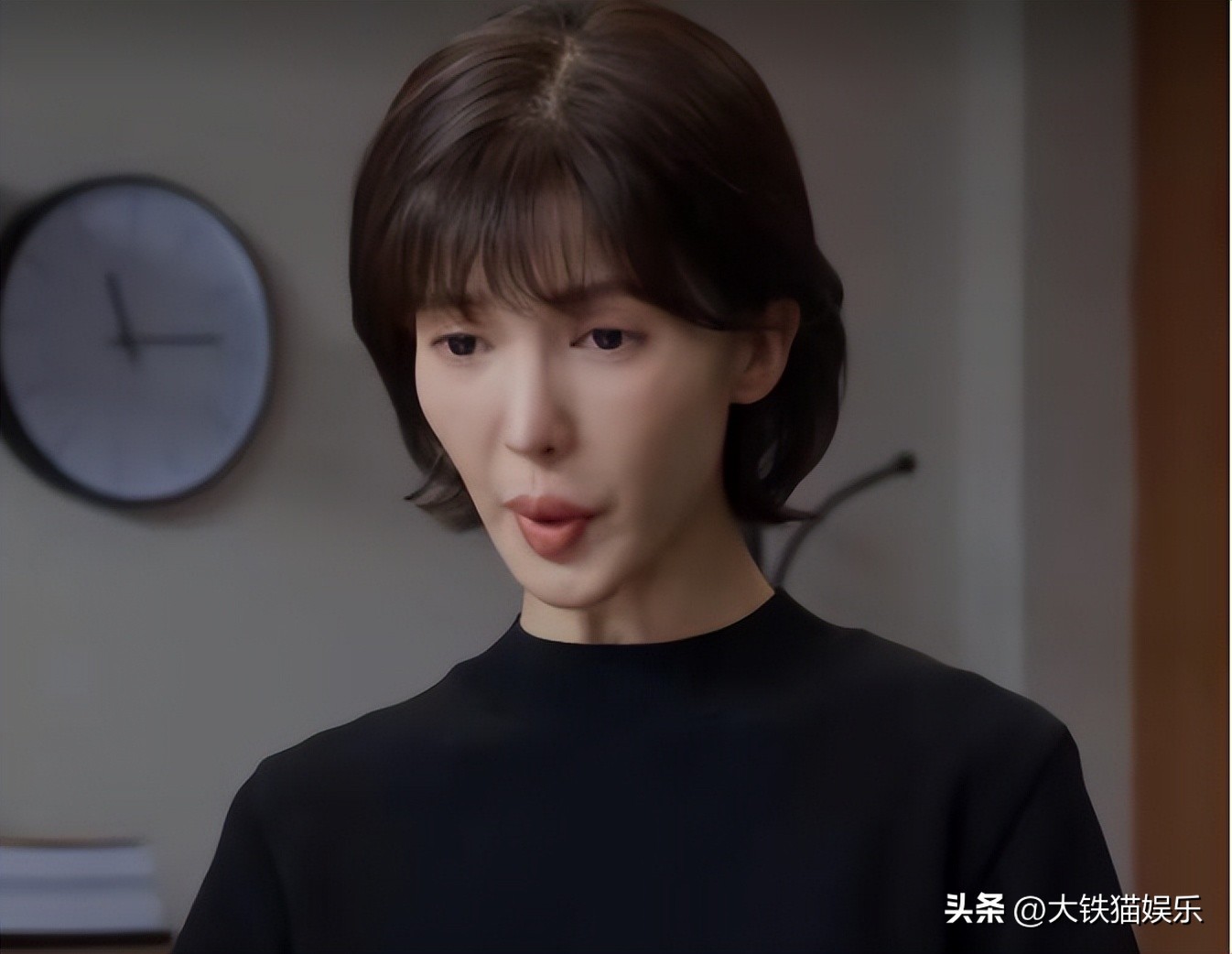 张嘉倪“假屁股”揭露了女星的伪精致，从头假到脚，还有啥是真的