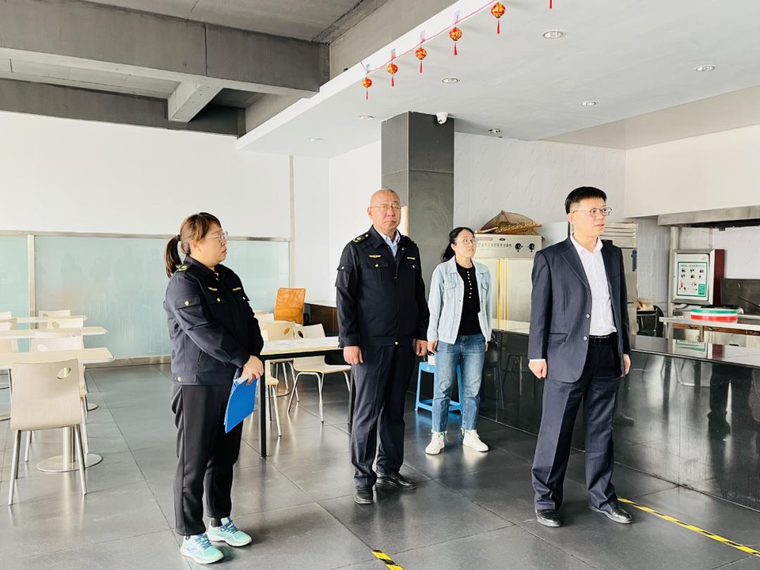 领导带队开展食品安全包保工作,县领导到镇督导检查食品安全工作