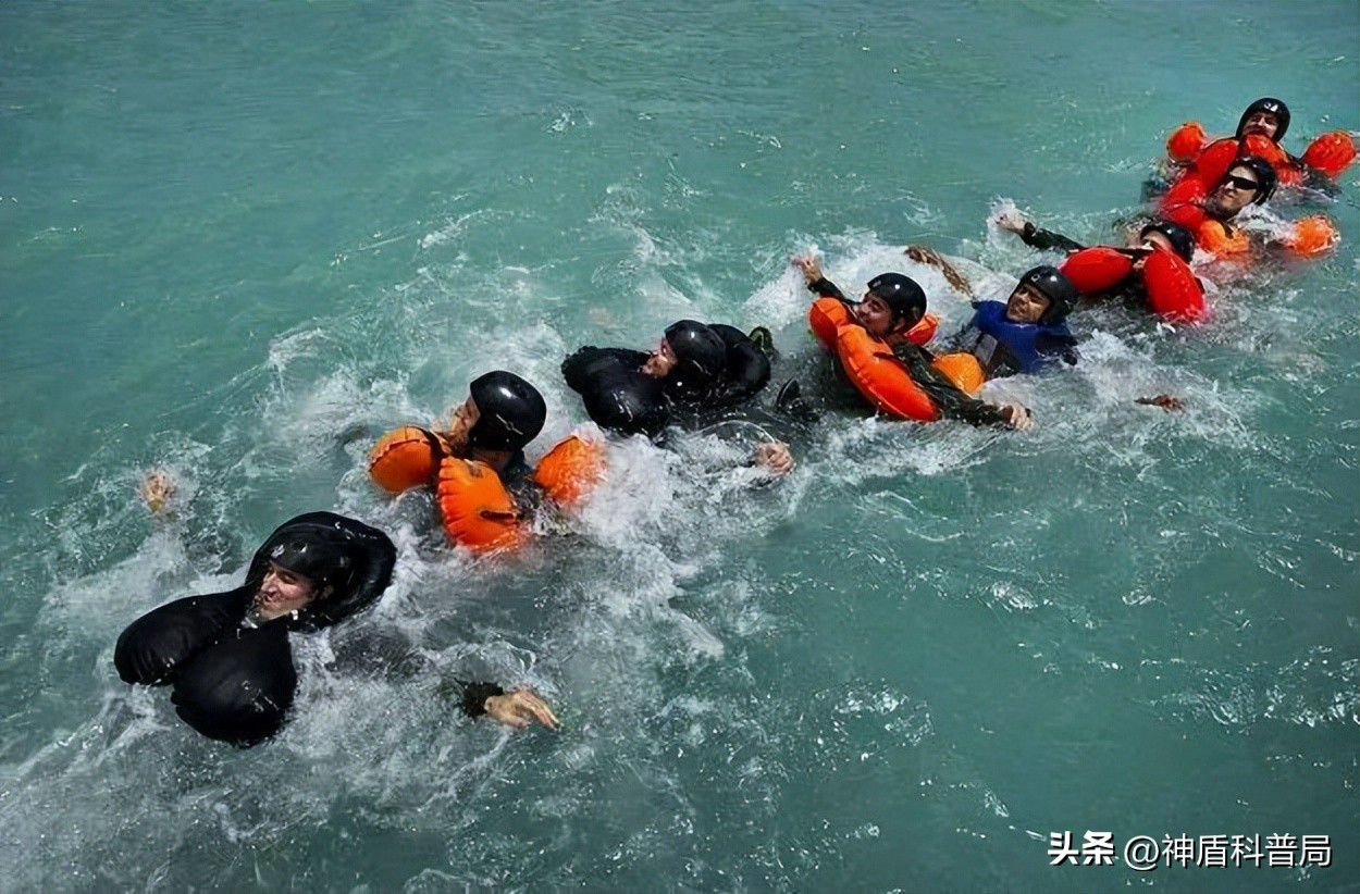 跳海自救等于“自杀”？假如你在海上失事，你该如何自救