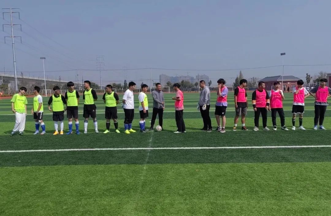 “篮”不住的风采“足”够精彩