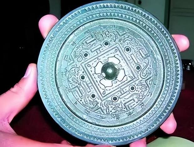 河南老汉制假,河南一老汉造假古董