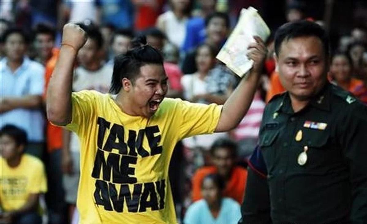 宁做人妖也不愿服兵役，征兵现场吓昏厥，泰国人为何如此抗拒当兵