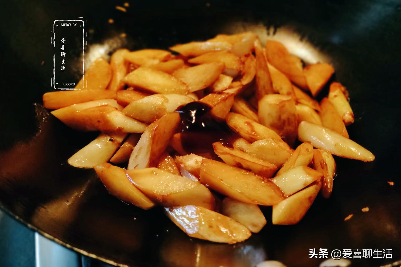 秋分后，这菜正当季，8块一斤有点贵，随手一焖，脆嫩鲜甜好香呀