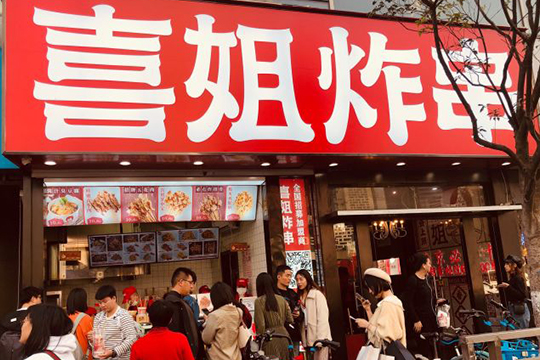 靠10平米店铺月赚8万,在小镇上开一家蜜雪冰城年利润