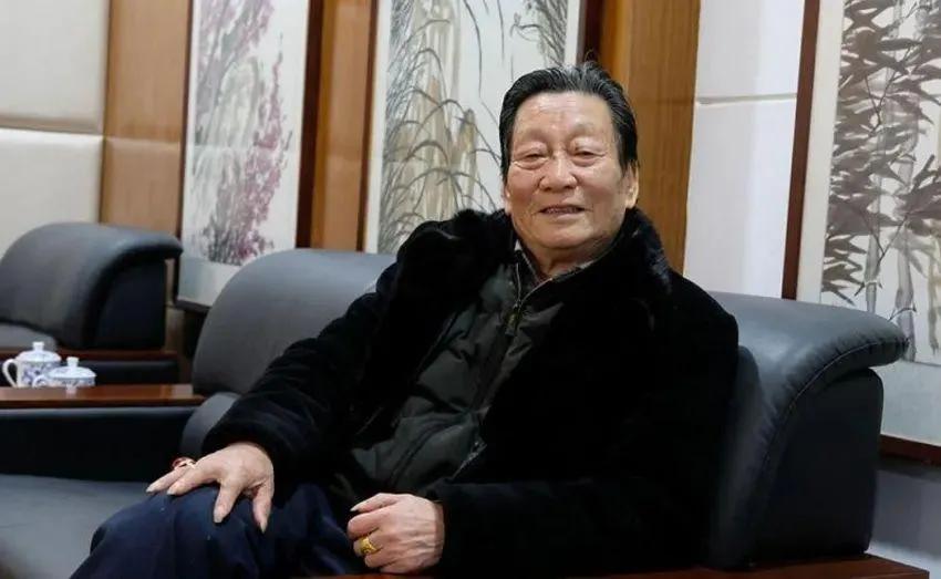 一生众叛亲离妻子曾三次提出离婚,一生入狱两次破产3次