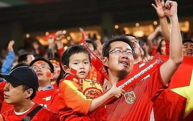 中日韩同为东亚人种，目前足球水平差距这么大，为什么？